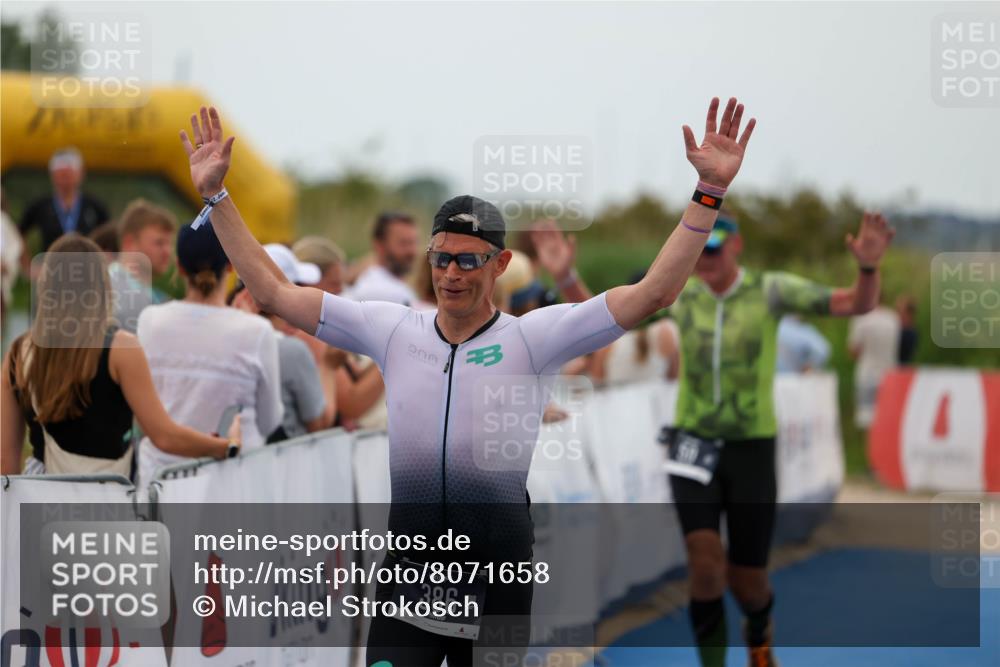 22.06.2025 - Viking Triathlon Michael Strokosch http://msf.ph/oto/8071658 22.06.2025 15:30:46 Ziel 50, 386 meine-sportfotos.de