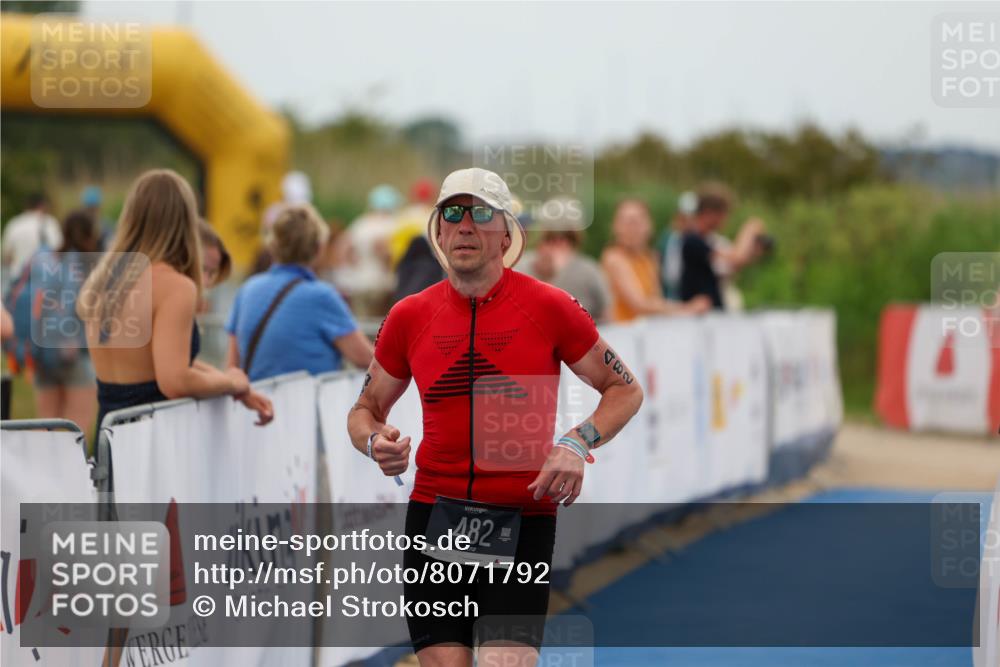 22.06.2025 - Viking Triathlon Michael Strokosch http://msf.ph/oto/8071792 22.06.2025 15:45:44 Ziel 482 meine-sportfotos.de