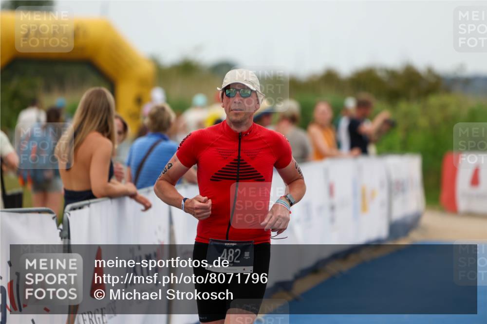 22.06.2025 - Viking Triathlon Michael Strokosch http://msf.ph/oto/8071796 22.06.2025 15:45:44 Ziel 482 meine-sportfotos.de