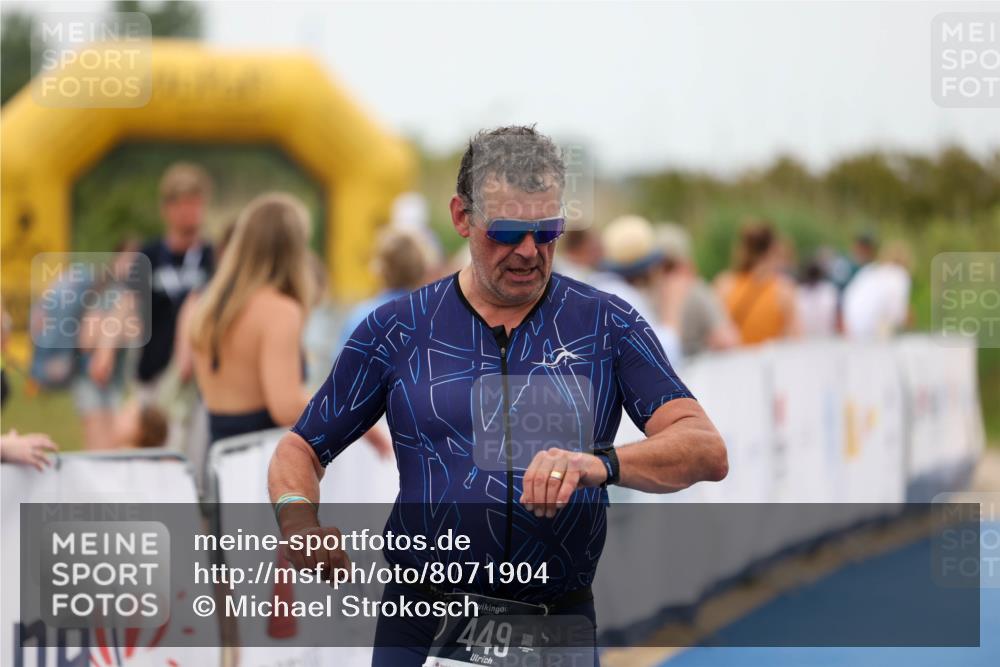 22.06.2025 - Viking Triathlon Michael Strokosch http://msf.ph/oto/8071904 22.06.2025 15:45:57 Ziel 449 meine-sportfotos.de