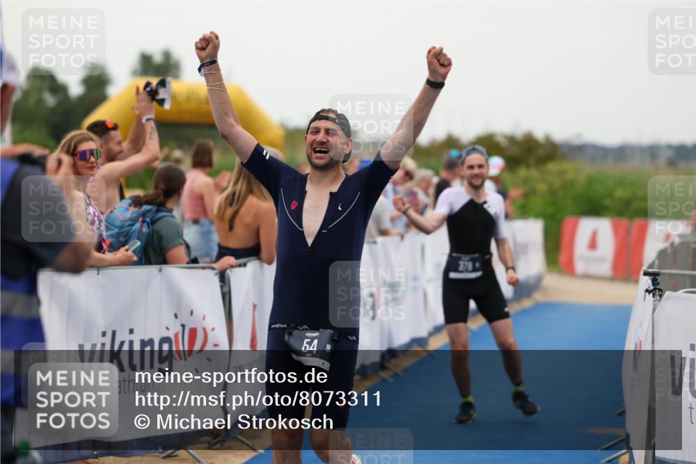 22.06.2025 - Viking Triathlon Michael Strokosch http://msf.ph/oto/8073311 22.06.2025 16:01:11 Ziel 54, 378 meine-sportfotos.de