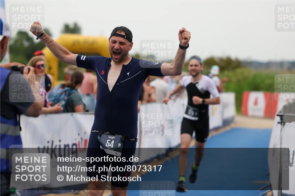 22.06.2025 - Viking Triathlon Michael Strokosch http://msf.ph/oto/8073317 22.06.2025 16:01:12 Ziel 54, 378 meine-sportfotos.de