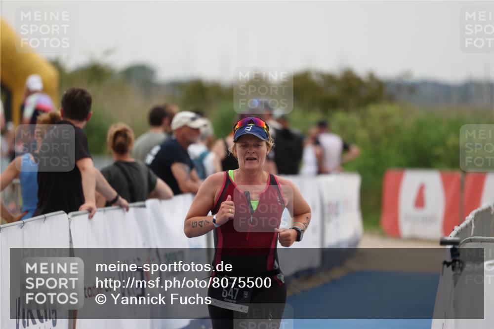 22.06.2025 - Viking Triathlon Yannick Fuchs http://msf.ph/oto/8075500 22.06.2025 16:11:49 Ziel 547 meine-sportfotos.de