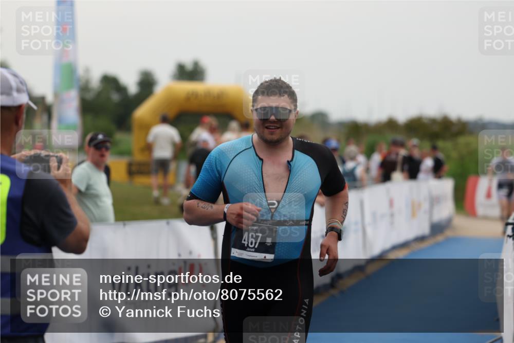 22.06.2025 - Viking Triathlon Yannick Fuchs http://msf.ph/oto/8075562 22.06.2025 16:13:38 Ziel 76, 467 meine-sportfotos.de