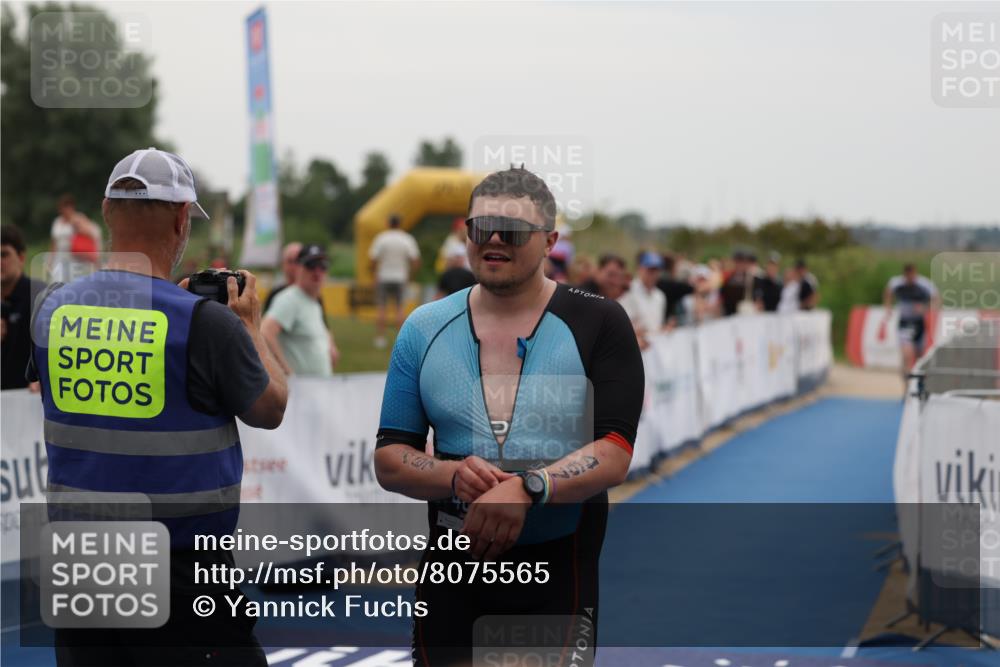 22.06.2025 - Viking Triathlon Yannick Fuchs http://msf.ph/oto/8075565 22.06.2025 16:13:38 Ziel 76, 467 meine-sportfotos.de