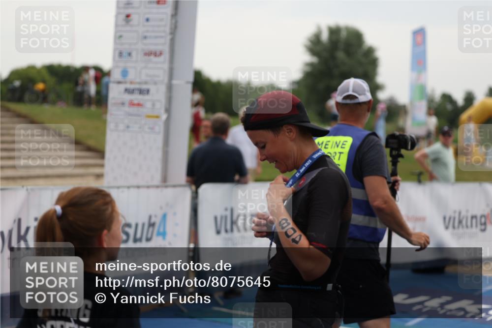 22.06.2025 - Viking Triathlon Yannick Fuchs http://msf.ph/oto/8075645 22.06.2025 16:15:03 Ziel  meine-sportfotos.de