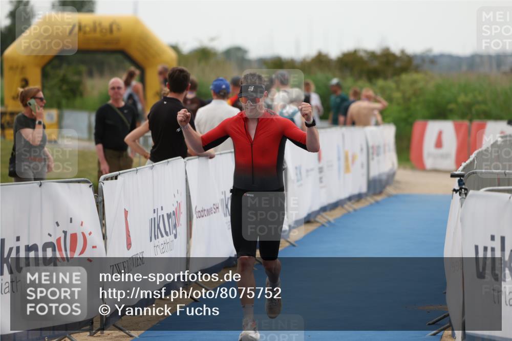 22.06.2025 - Viking Triathlon Yannick Fuchs http://msf.ph/oto/8075752 22.06.2025 16:17:12 Ziel 106 meine-sportfotos.de