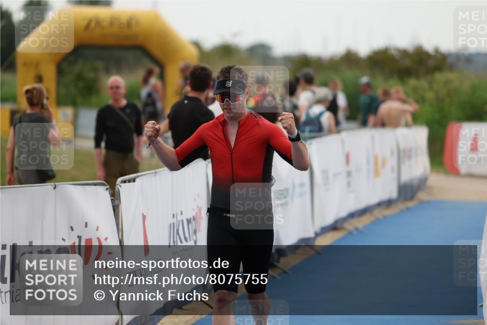 22.06.2025 - Viking Triathlon Yannick Fuchs http://msf.ph/oto/8075755 22.06.2025 16:17:13 Ziel 106 meine-sportfotos.de