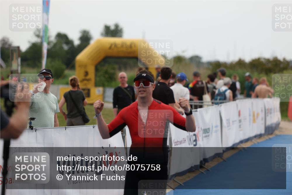 22.06.2025 - Viking Triathlon Yannick Fuchs http://msf.ph/oto/8075758 22.06.2025 16:17:14 Ziel 106 meine-sportfotos.de