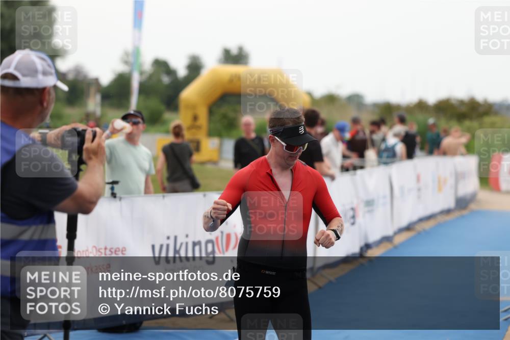 22.06.2025 - Viking Triathlon Yannick Fuchs http://msf.ph/oto/8075759 22.06.2025 16:17:15 Ziel 106 meine-sportfotos.de