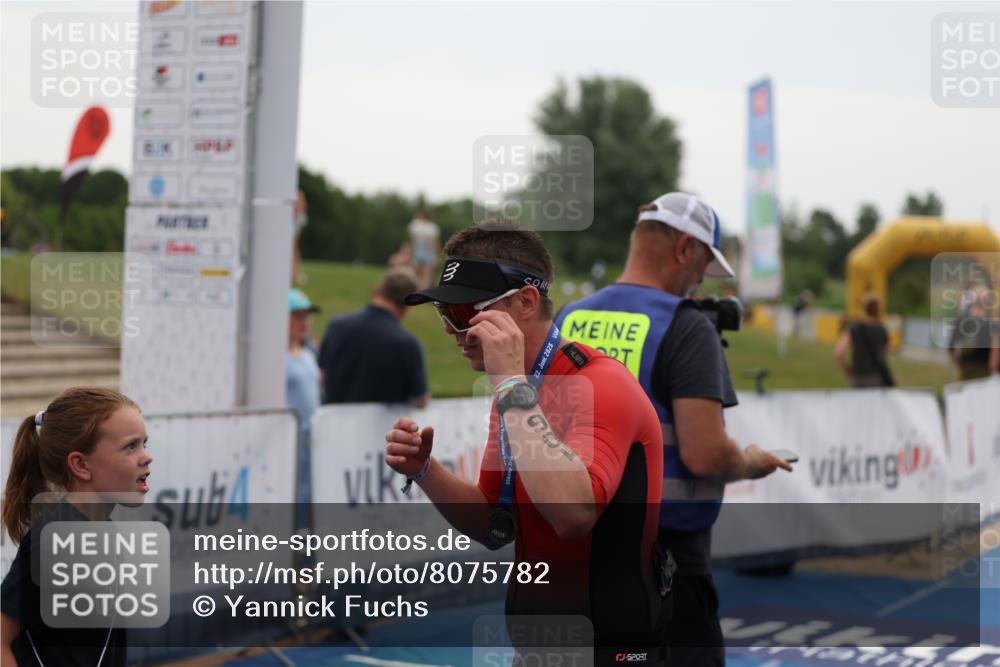 22.06.2025 - Viking Triathlon Yannick Fuchs http://msf.ph/oto/8075782 22.06.2025 16:17:25 Ziel  meine-sportfotos.de