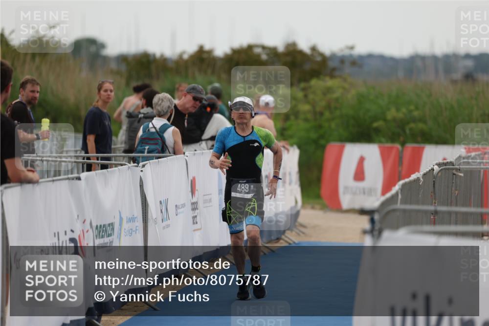 22.06.2025 - Viking Triathlon Yannick Fuchs http://msf.ph/oto/8075787 22.06.2025 16:17:40 Ziel 489 meine-sportfotos.de