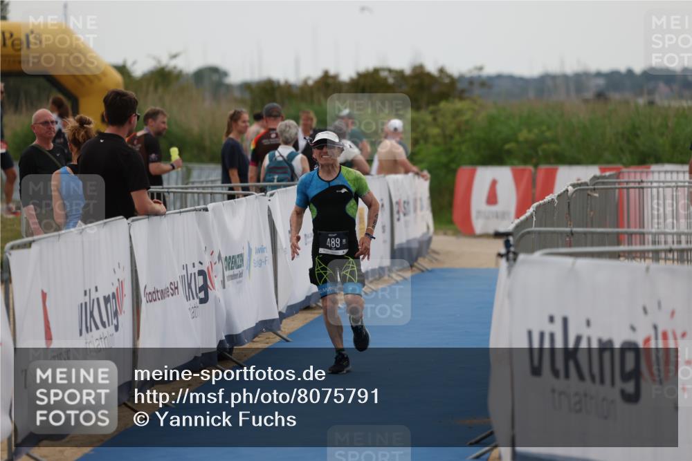 22.06.2025 - Viking Triathlon Yannick Fuchs http://msf.ph/oto/8075791 22.06.2025 16:17:41 Ziel 489 meine-sportfotos.de