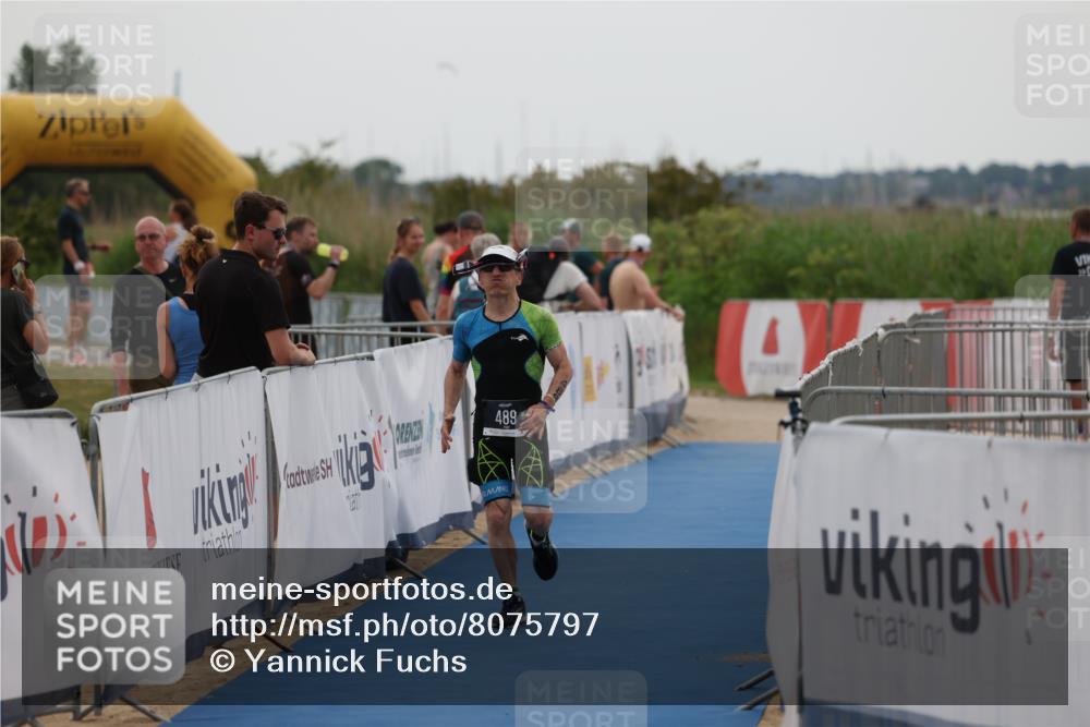 22.06.2025 - Viking Triathlon Yannick Fuchs http://msf.ph/oto/8075797 22.06.2025 16:17:42 Ziel 489 meine-sportfotos.de