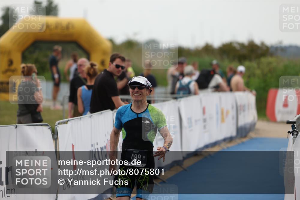 22.06.2025 - Viking Triathlon Yannick Fuchs http://msf.ph/oto/8075801 22.06.2025 16:17:44 Ziel 489 meine-sportfotos.de