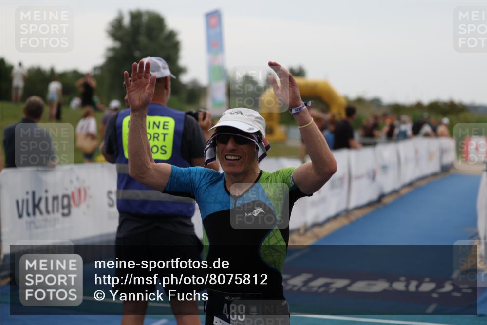 22.06.2025 - Viking Triathlon Yannick Fuchs http://msf.ph/oto/8075812 22.06.2025 16:17:48 Ziel 489 meine-sportfotos.de
