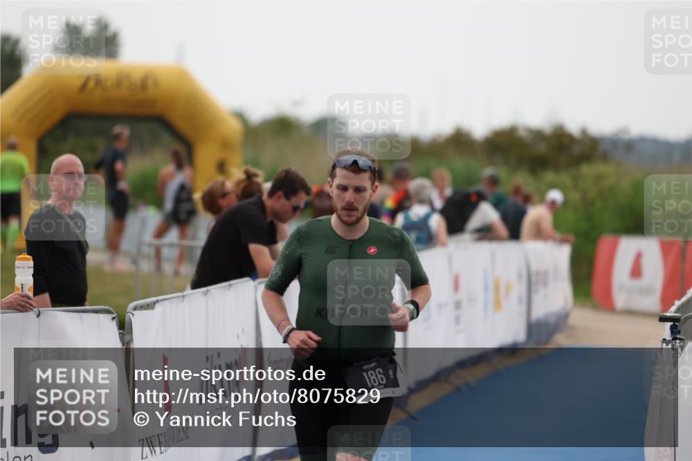 22.06.2025 - Viking Triathlon Yannick Fuchs http://msf.ph/oto/8075829 22.06.2025 16:18:35 Ziel 186 meine-sportfotos.de