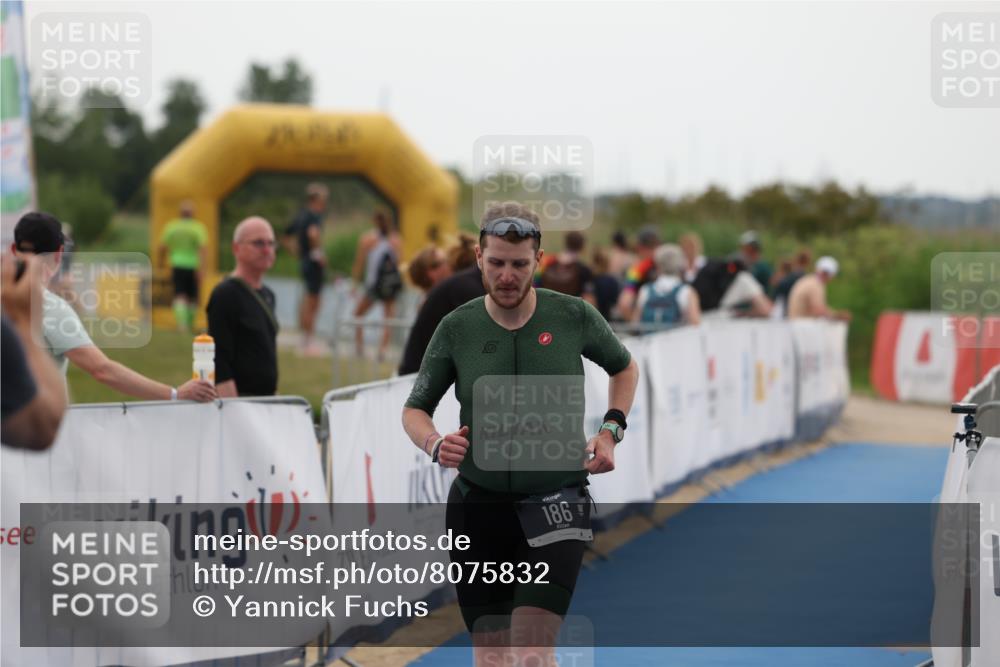22.06.2025 - Viking Triathlon Yannick Fuchs http://msf.ph/oto/8075832 22.06.2025 16:18:35 Ziel 186 meine-sportfotos.de