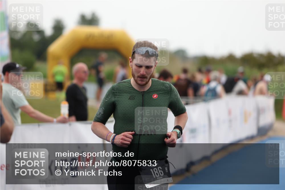22.06.2025 - Viking Triathlon Yannick Fuchs http://msf.ph/oto/8075833 22.06.2025 16:18:36 Ziel 186 meine-sportfotos.de