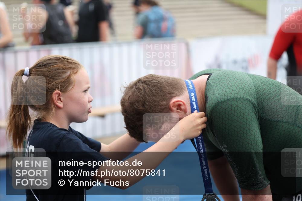 22.06.2025 - Viking Triathlon Yannick Fuchs http://msf.ph/oto/8075841 22.06.2025 16:18:42 Ziel  meine-sportfotos.de