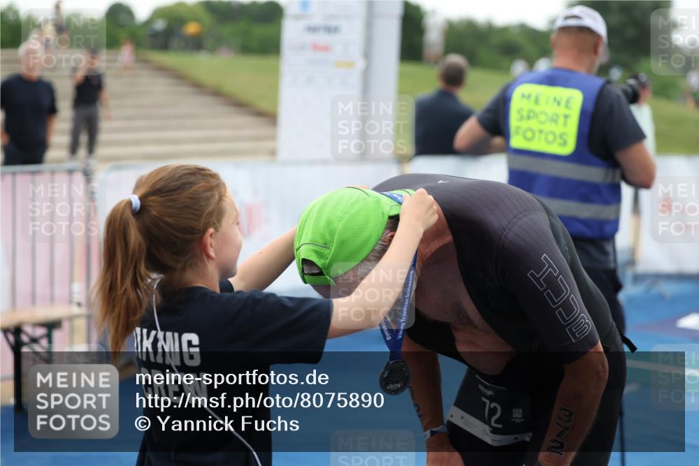 22.06.2025 - Viking Triathlon Yannick Fuchs http://msf.ph/oto/8075890 22.06.2025 16:19:54 Ziel 372 meine-sportfotos.de