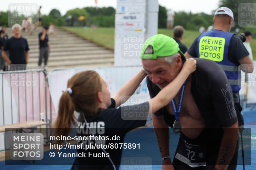 22.06.2025 - Viking Triathlon Yannick Fuchs http://msf.ph/oto/8075891 22.06.2025 16:19:54 Ziel 372 meine-sportfotos.de