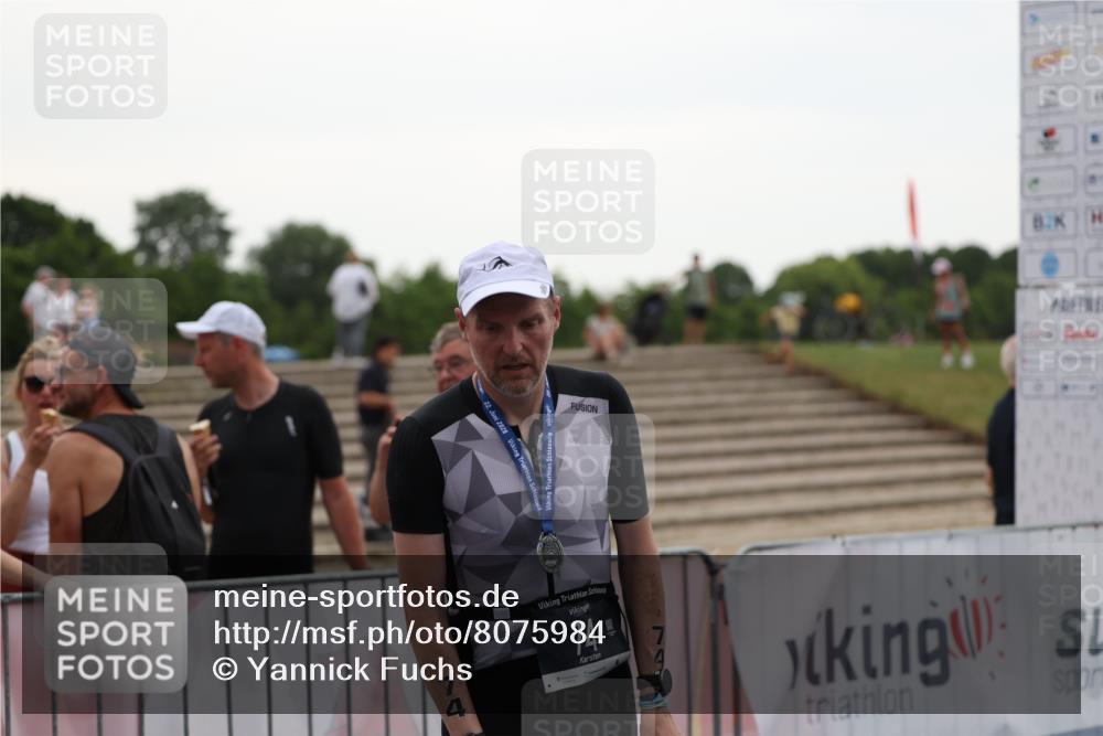 22.06.2025 - Viking Triathlon Yannick Fuchs http://msf.ph/oto/8075984 22.06.2025 16:20:47 Ziel  meine-sportfotos.de