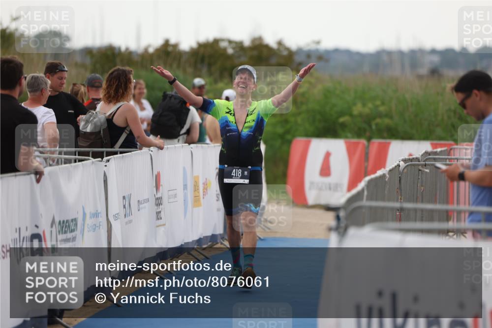 22.06.2025 - Viking Triathlon Yannick Fuchs http://msf.ph/oto/8076061 22.06.2025 16:22:01 Ziel  meine-sportfotos.de