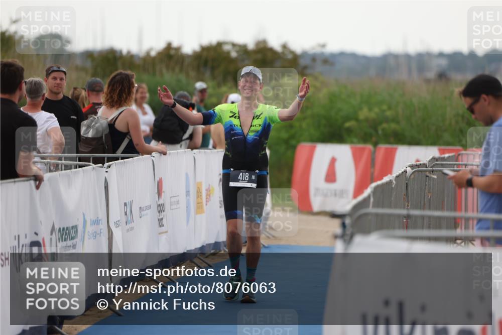 22.06.2025 - Viking Triathlon Yannick Fuchs http://msf.ph/oto/8076063 22.06.2025 16:22:01 Ziel  meine-sportfotos.de