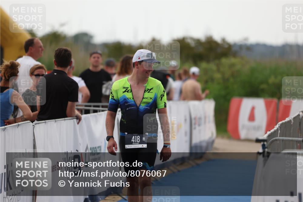 22.06.2025 - Viking Triathlon Yannick Fuchs http://msf.ph/oto/8076067 22.06.2025 16:22:05 Ziel 418 meine-sportfotos.de
