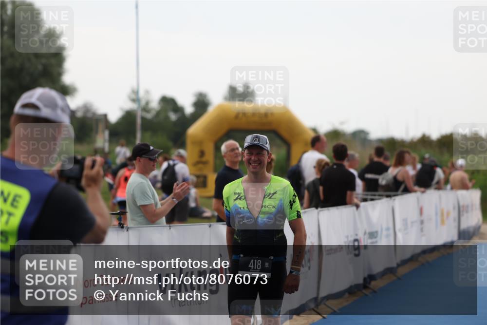22.06.2025 - Viking Triathlon Yannick Fuchs http://msf.ph/oto/8076073 22.06.2025 16:22:09 Ziel 418 meine-sportfotos.de
