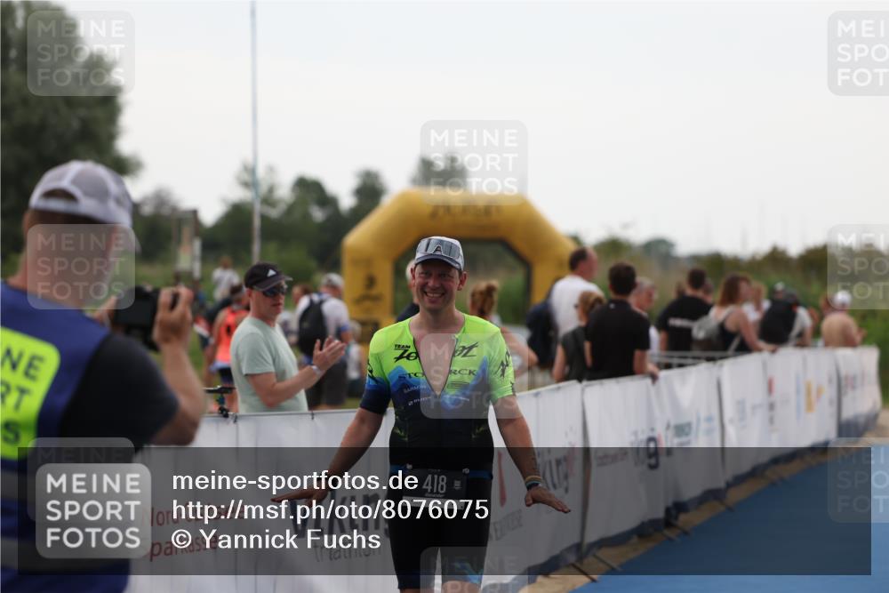 22.06.2025 - Viking Triathlon Yannick Fuchs http://msf.ph/oto/8076075 22.06.2025 16:22:09 Ziel 418 meine-sportfotos.de