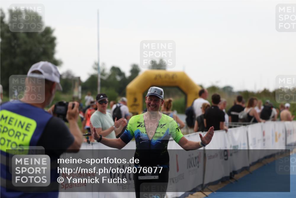 22.06.2025 - Viking Triathlon Yannick Fuchs http://msf.ph/oto/8076077 22.06.2025 16:22:10 Ziel 418 meine-sportfotos.de