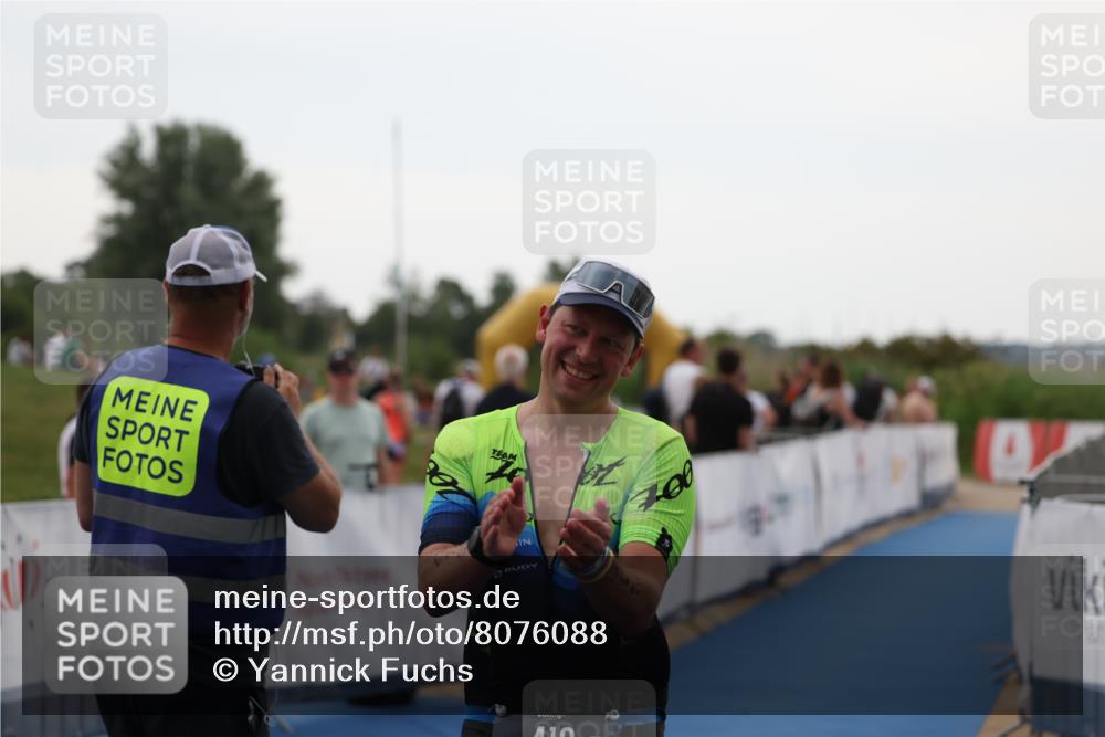 22.06.2025 - Viking Triathlon Yannick Fuchs http://msf.ph/oto/8076088 22.06.2025 16:22:13 Ziel 418 meine-sportfotos.de