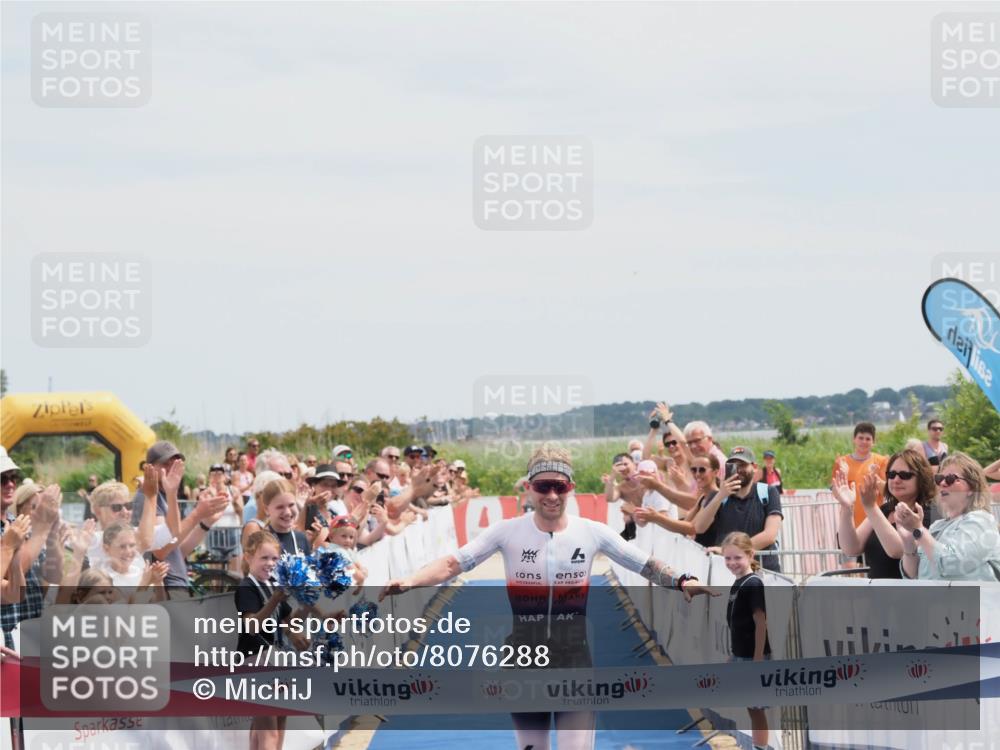 22.06.2025 - Viking Triathlon MichiJ http://msf.ph/oto/8076288 22.06.2025 13:47:05 Ziel 4 meine-sportfotos.de