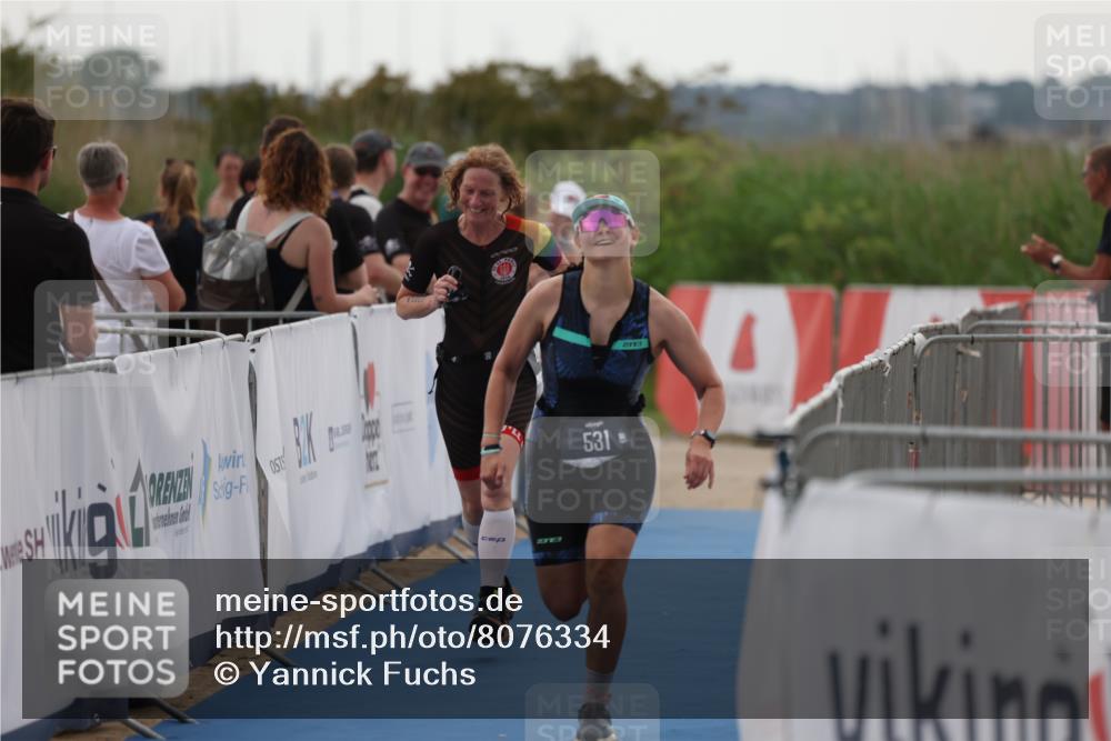 22.06.2025 - Viking Triathlon Yannick Fuchs http://msf.ph/oto/8076334 22.06.2025 16:22:32 Ziel 425, 531 meine-sportfotos.de