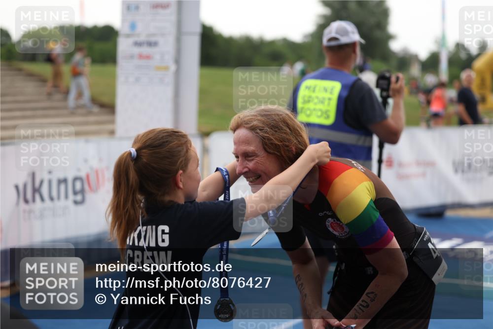 22.06.2025 - Viking Triathlon Yannick Fuchs http://msf.ph/oto/8076427 22.06.2025 16:22:39 Ziel 425 meine-sportfotos.de