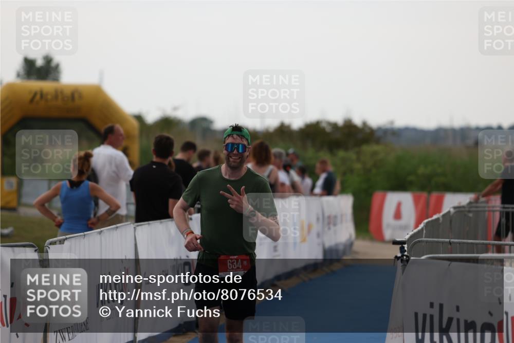 22.06.2025 - Viking Triathlon Yannick Fuchs http://msf.ph/oto/8076534 22.06.2025 16:23:19 Ziel 634 meine-sportfotos.de