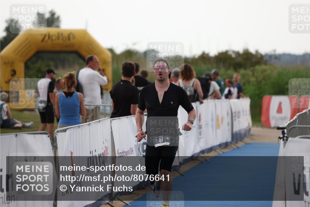 22.06.2025 - Viking Triathlon Yannick Fuchs http://msf.ph/oto/8076641 22.06.2025 16:24:31 Ziel 51 meine-sportfotos.de