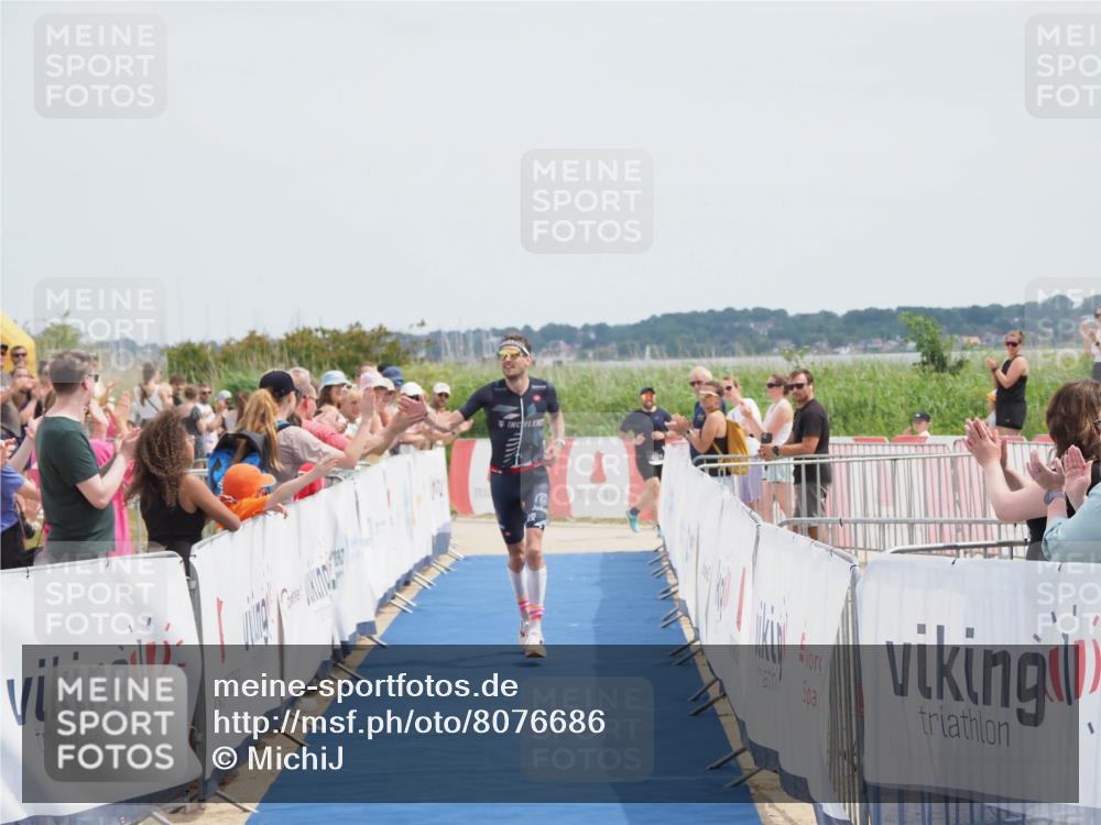 22.06.2025 - Viking Triathlon MichiJ http://msf.ph/oto/8076686 22.06.2025 14:03:22 Ziel 557 meine-sportfotos.de