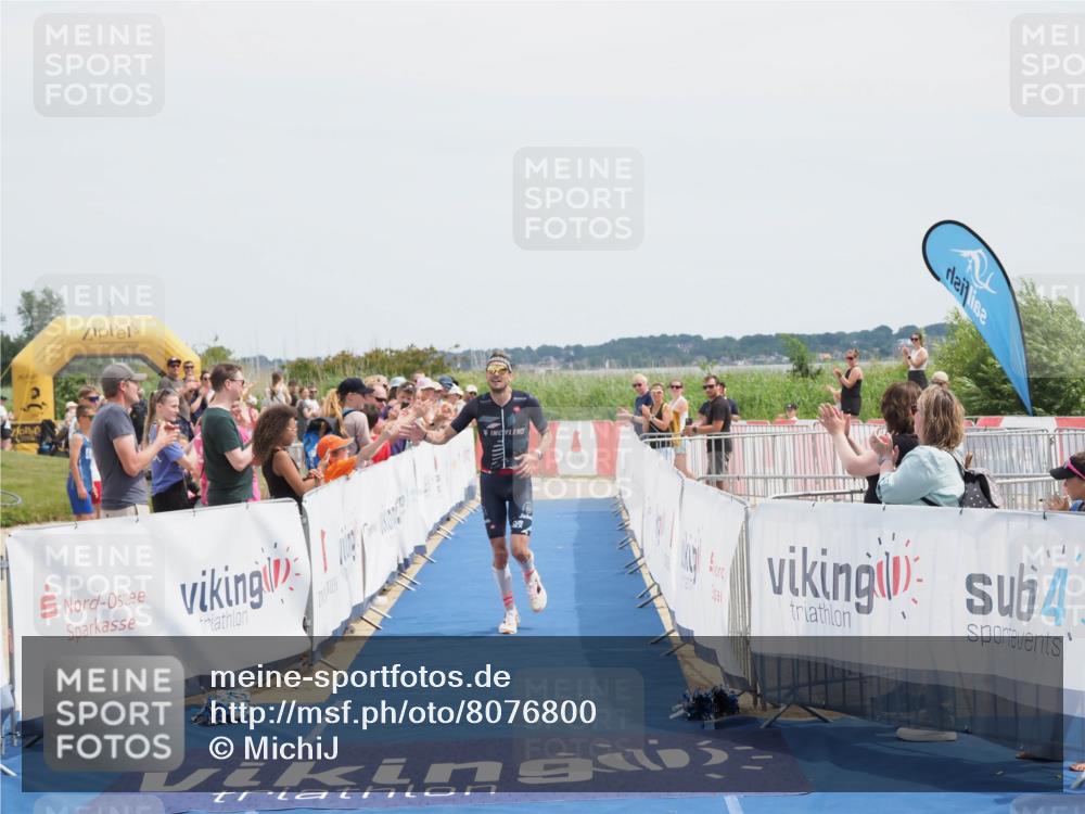 22.06.2025 - Viking Triathlon MichiJ http://msf.ph/oto/8076800 22.06.2025 14:03:24 Ziel 557 meine-sportfotos.de
