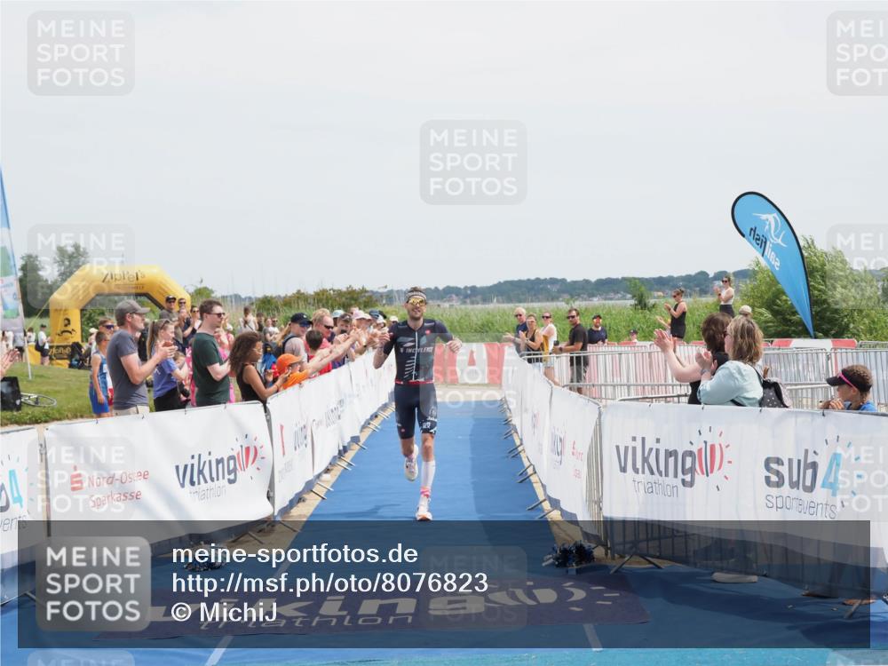 22.06.2025 - Viking Triathlon MichiJ http://msf.ph/oto/8076823 22.06.2025 14:03:24 Ziel 557 meine-sportfotos.de