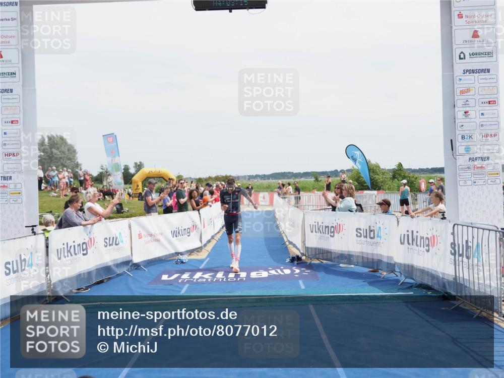 22.06.2025 - Viking Triathlon MichiJ http://msf.ph/oto/8077012 22.06.2025 14:03:26 Ziel 557 meine-sportfotos.de
