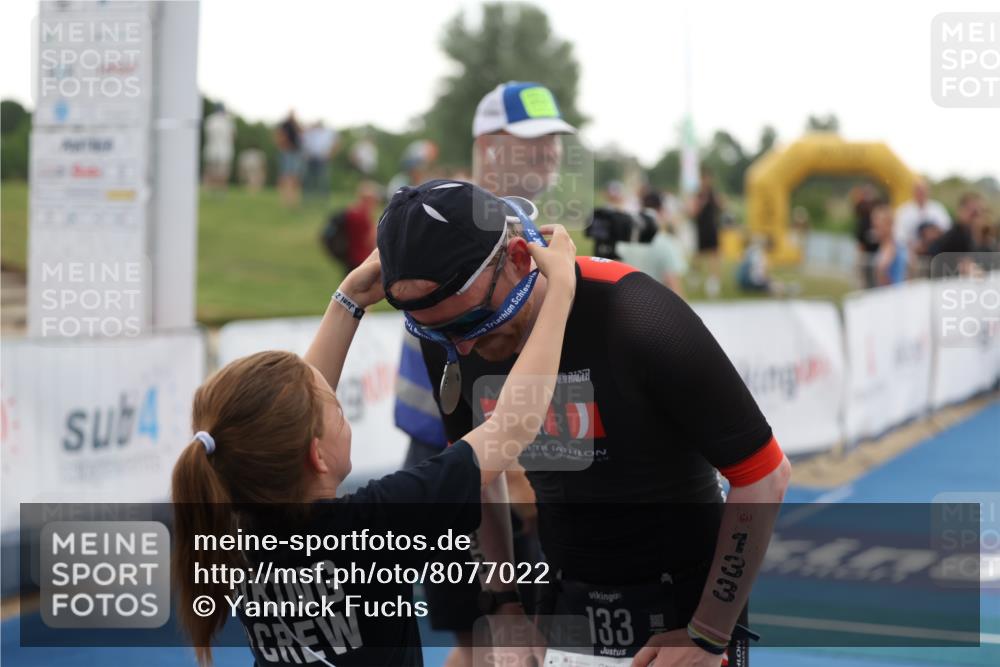 22.06.2025 - Viking Triathlon Yannick Fuchs http://msf.ph/oto/8077022 22.06.2025 16:25:54 Ziel  meine-sportfotos.de