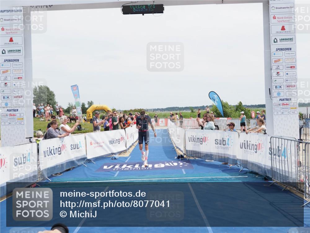 22.06.2025 - Viking Triathlon MichiJ http://msf.ph/oto/8077041 22.06.2025 14:03:26 Ziel 557 meine-sportfotos.de