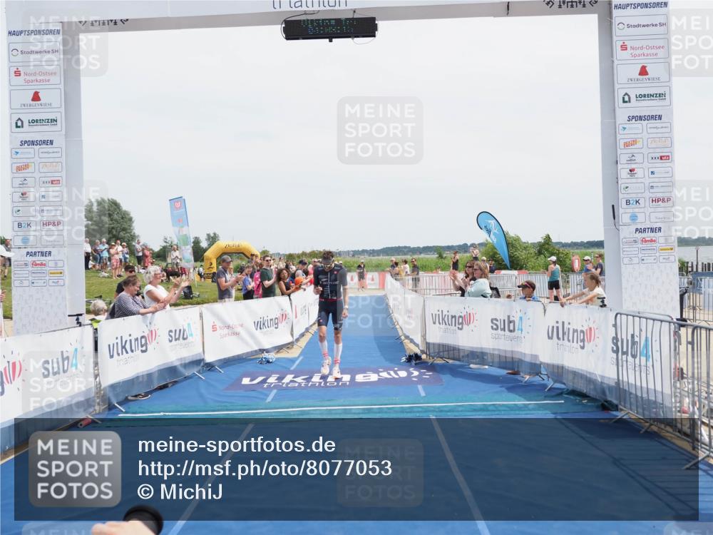 22.06.2025 - Viking Triathlon MichiJ http://msf.ph/oto/8077053 22.06.2025 14:03:26 Ziel 557 meine-sportfotos.de