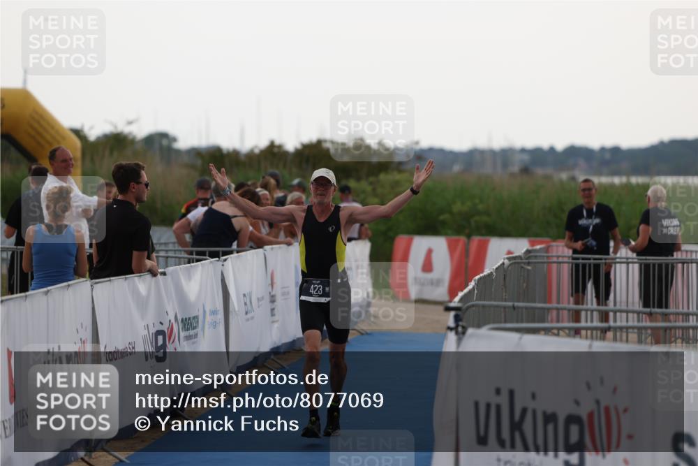 22.06.2025 - Viking Triathlon Yannick Fuchs http://msf.ph/oto/8077069 22.06.2025 16:26:12 Ziel 423 meine-sportfotos.de