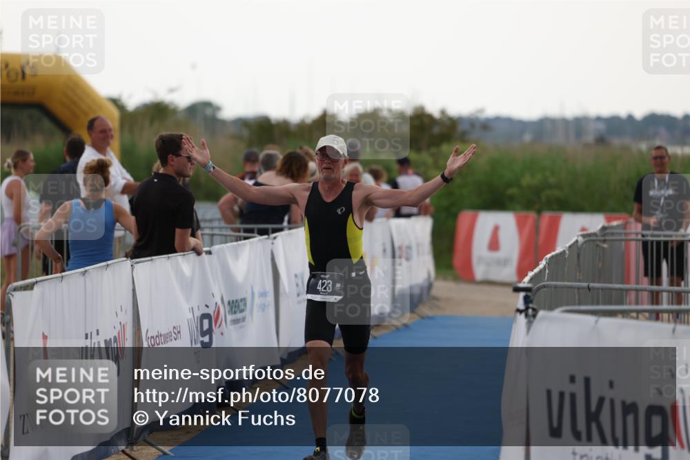 22.06.2025 - Viking Triathlon Yannick Fuchs http://msf.ph/oto/8077078 22.06.2025 16:26:13 Ziel 423 meine-sportfotos.de