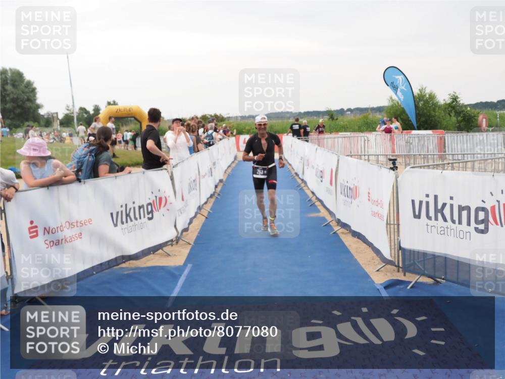 22.06.2025 - Viking Triathlon MichiJ http://msf.ph/oto/8077080 22.06.2025 16:02:38 Ziel 283 meine-sportfotos.de