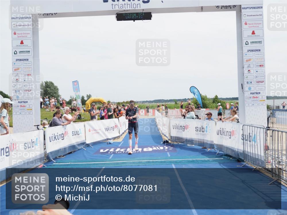 22.06.2025 - Viking Triathlon MichiJ http://msf.ph/oto/8077081 22.06.2025 14:03:26 Ziel 557 meine-sportfotos.de